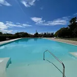 Idyllische Mit Garten Und Pool باردولينو